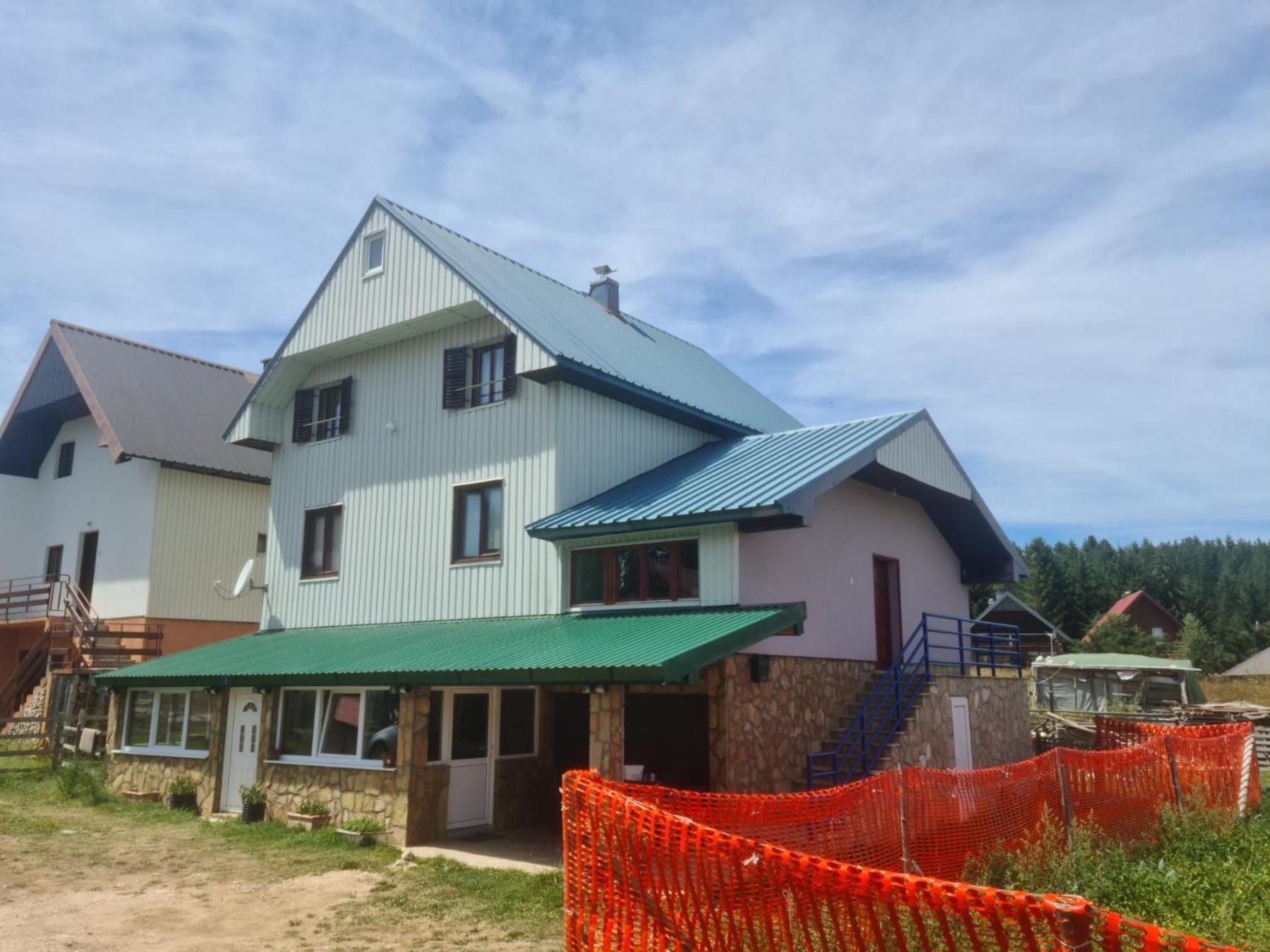 Apartments And Rooms Gold Жабляк Екстер'єр фото
